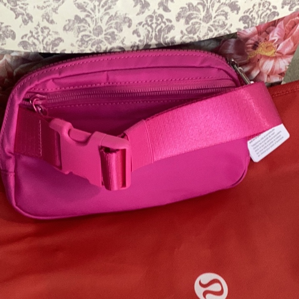 Lululemon everywhere belt bag - Picture 4 of 8